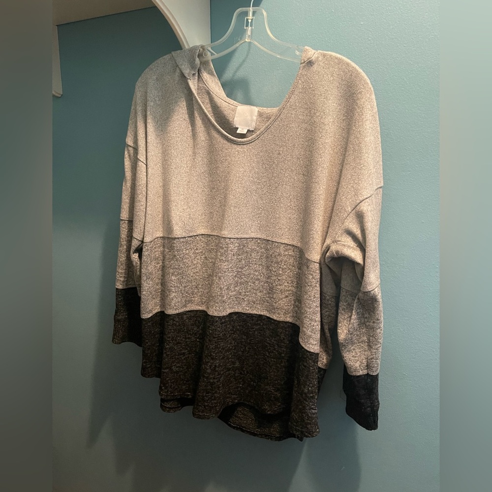 Db Sunday by Dressbarn gray color block hooded sweatshirt size XL
